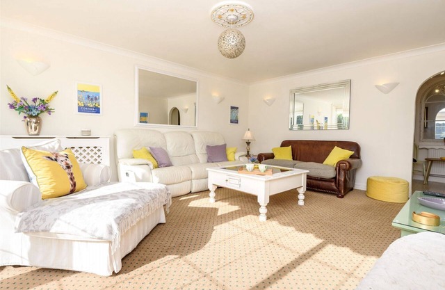 Stunning pet friendly cottage with wifi and parking.