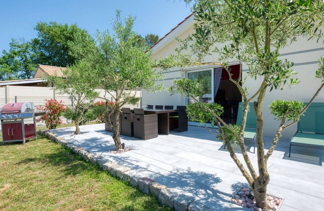 Stunning private villa for 4 guests with A/C, TV, terrace and parking