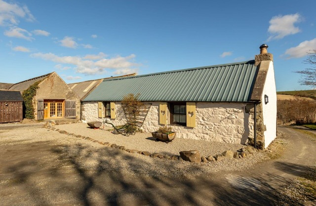 Stunning private villa for 2 guests with WIFI and parking