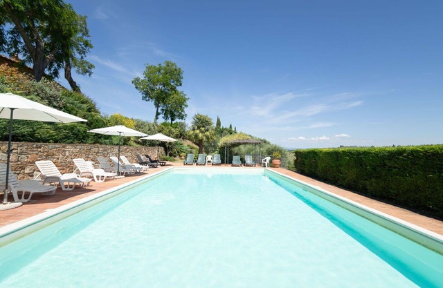 Stunning private villa for 26 guests with private pool, WIFI, TV and pets allowed