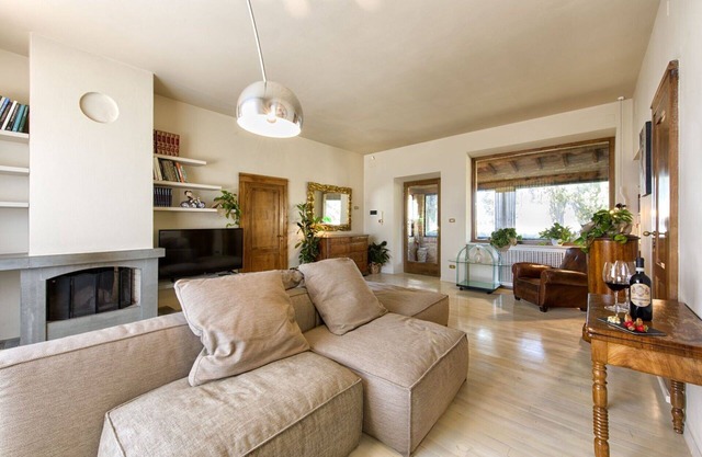 Stunning private villa for 6 guests with hot tub, A/C, WIFI, TV, patio, panoramic view and parking