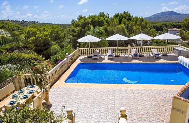 Stunning private villa for 6 guests with A/C, private pool, WIFI, TV and patio