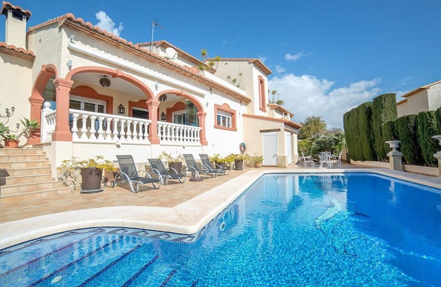 Stunning private villa for 8 people with private pool, A/C, WIFI, TV, terrace and parking