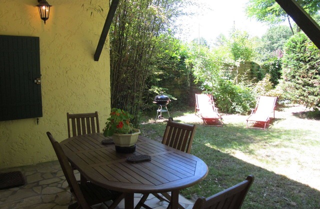 Stunning private villa for 4 people with TV, terrace and pets allowed