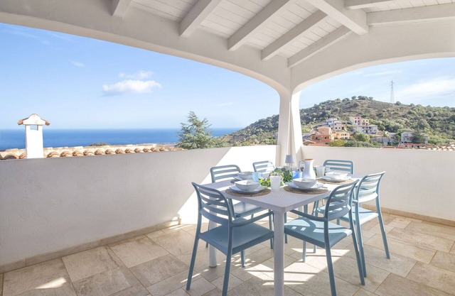 Stunning private villa for 7 people with A/C, WIFI, private pool, TV, patio and parking