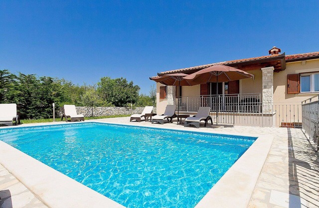 Stunning private villa with WIFI, A/C, private pool, TV, terrace, pets allowed and parking