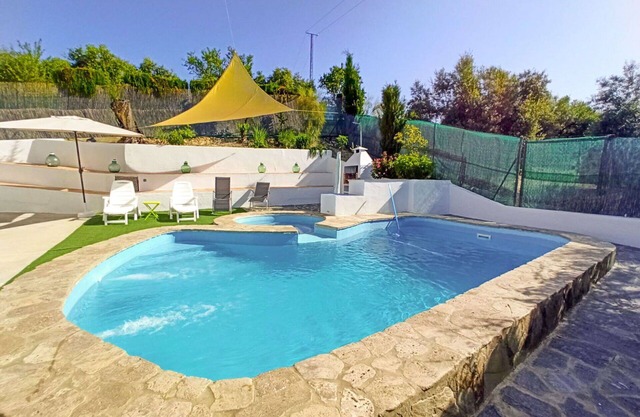 Stunning private villa with A/C, WIFI, hot tub, private pool, TV, terrace and pets allowed