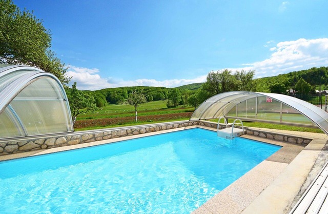 Stunning private villa with A/C, pool, WIFI, TV, terrace, pets allowed, panoramic view and parking