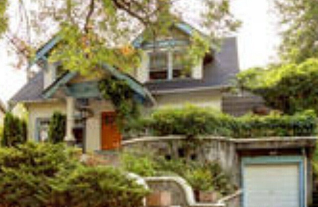 Stunning Remodeled 1910 Craftsman in Laurelhurst - A Rare Find!