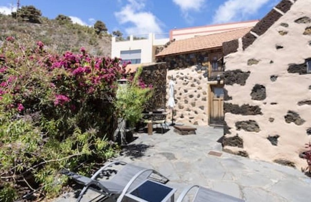 Stunning Rustic House El Pinar & WiFi