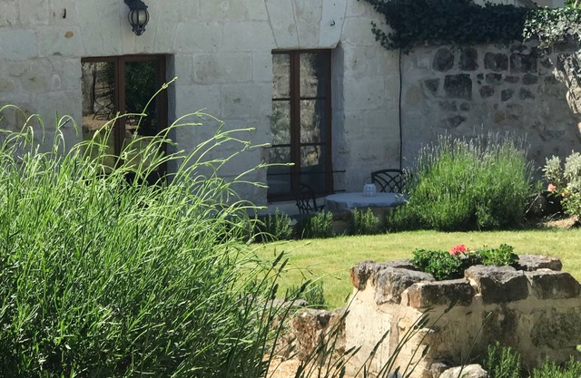 Stunning Secluded Cottage With Jacuzzi In The Beautiful Village of Fontevraud