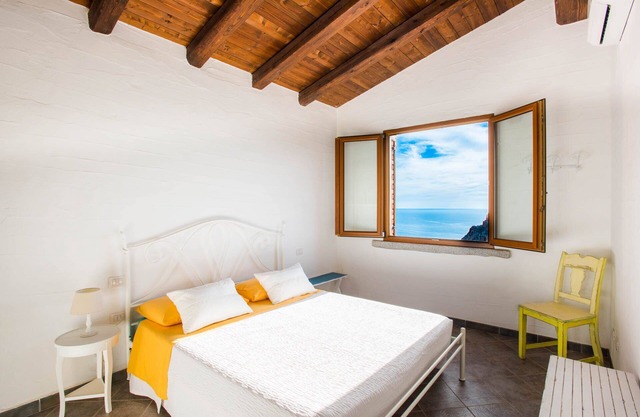 Stunning sea view cottage
