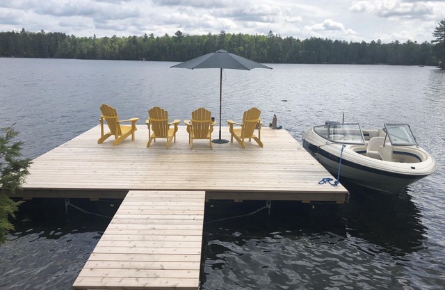Stunning timberframe lakehouse with gourmet kitchen