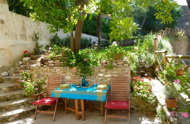 Stunning Town Villa, Breathtaking Views, Pretty Garden near Medieval Piazza