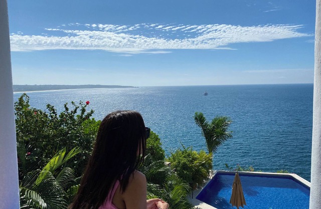 Stunning Uninterrupted Sea View from beautiful apartment.