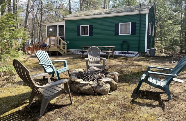 Stunning updated cottage. Includes canoe! Dog Friendly!