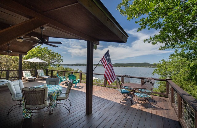 Stunning Views! Enchanting Peninsula Lake Front Home with Dock, Kayaks, Hiking