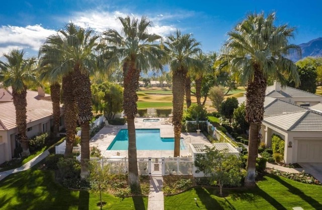 💛Stunning Views & Pool! Remodeled, Golf Cart & Pets Welcome, 85+ Reviews!💛