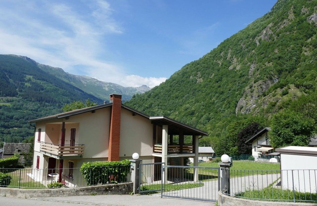 Stunning villa for 5 people with WIFI, TV, terrace, pets allowed, panoramic view and parking
