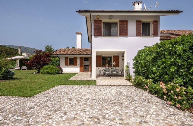 Stunning villa for 7 people with WIFI, A/C, TV, terrace and parking