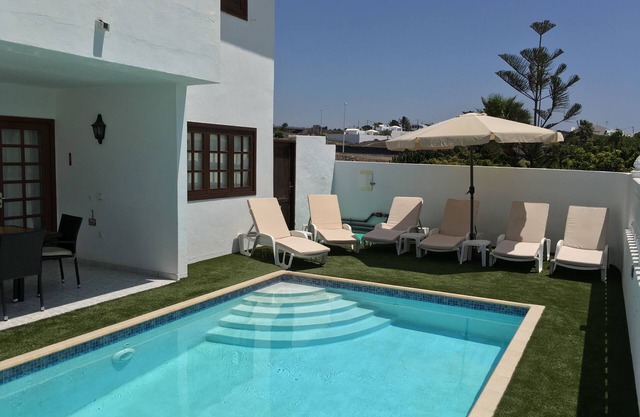 Stunning Villa Margarita. Excellent location in Puerto Del Carmen with sea view