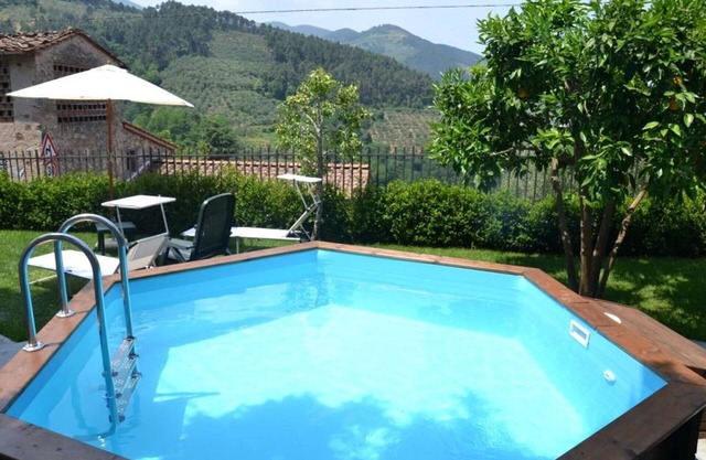 Stunning villa with A/C, private pool, WIFI, TV, terrace, panoramic view, parking, close to Lucca