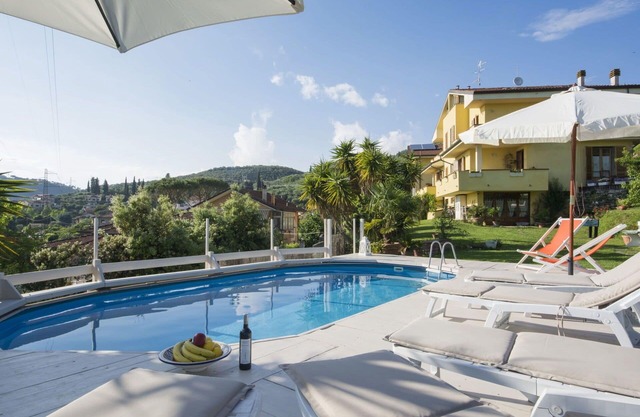 Stunning villa with WIFI, private pool, TV, terrace and pets allowed, close to Viareggio