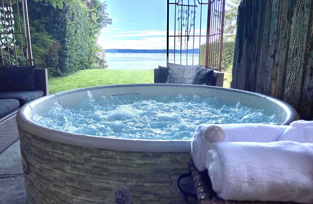 Stunning Water, Sunset and Sound View Getaway Suite with hot tub and firepit