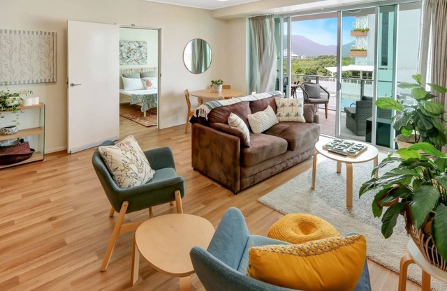 Stunning Waterfront Retreat in the Heart of Cairns