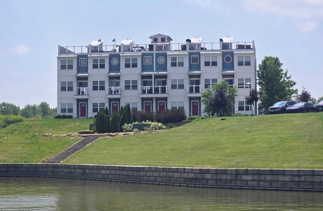Stunning Waterfront Rooftop in Heritage Harbor Sleeps 10-11!