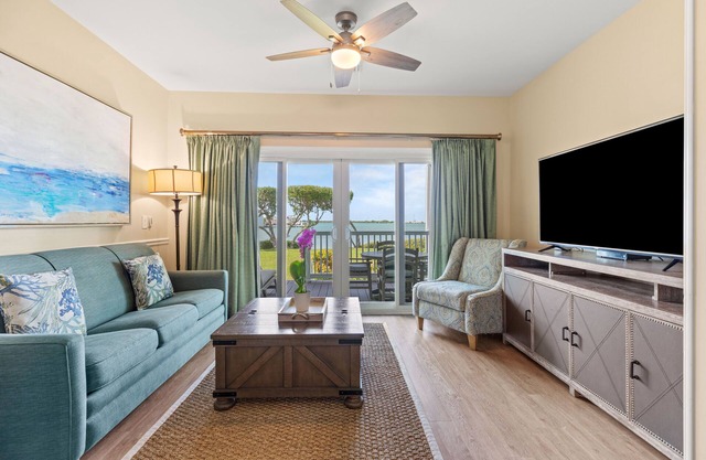 Stunning Waterfront Two-Story Villa in Duck Key!