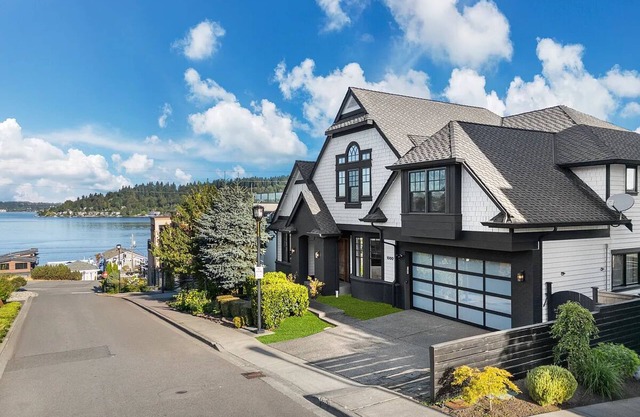 Stunning Waterview House with Hot tub & Cold Plunge.