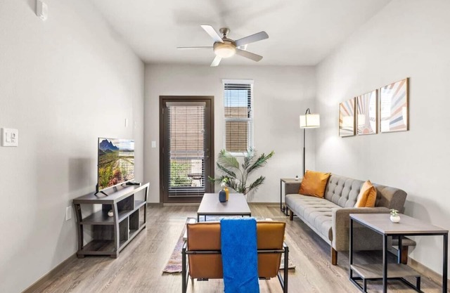 Stunning Westgate CozySuites by stadium w/pool 3