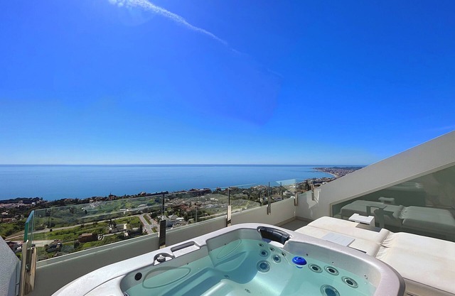 Stupa Hills V - Luxury Sea View Dúplex