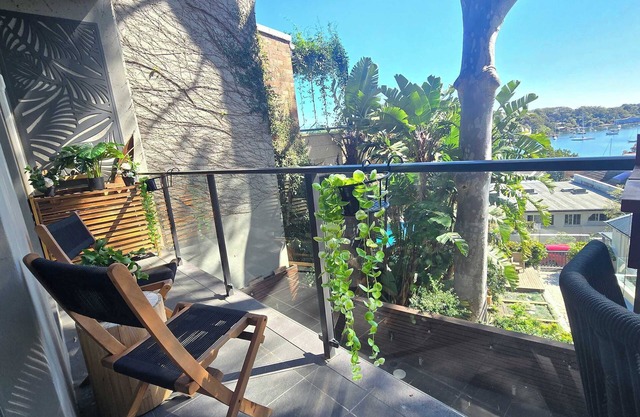 Stylish 1-Bed escape with views across Berrys Bay