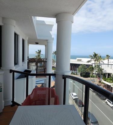 Stylish 1 Bedroom with Private Rooftop Spa