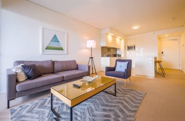 Stylish 1BR with Sauna, Pool and Gym-Close to CBD!