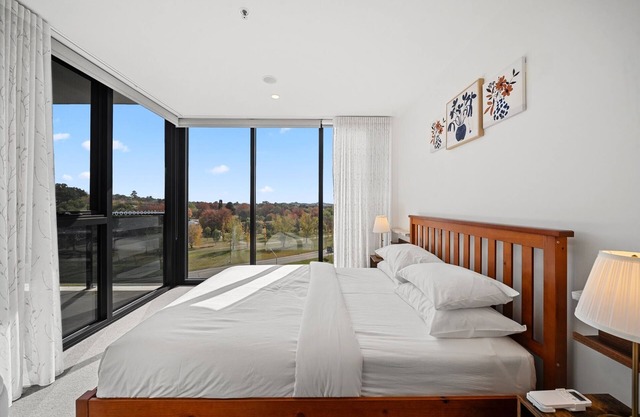 Stylish 2-Bed Apartment with Luxe Amenities Access