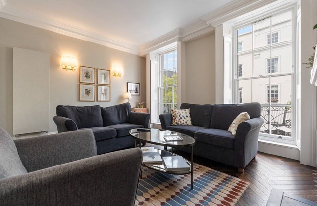Stylish 2 bed Belgravia flat in Elizabeth Street