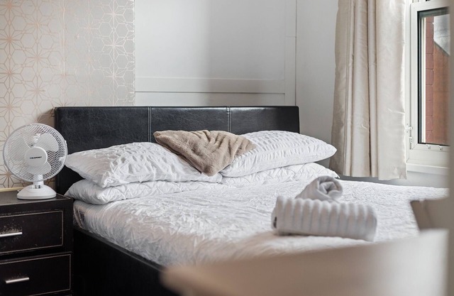 Stylish 2-Bedroom Apartment in Leeds,Perfect for Contractors & Extended Stays