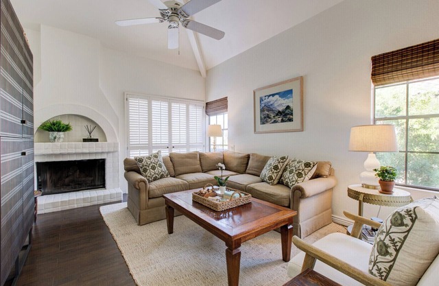 Stylish 2-bedroom condo in tranquil Scottsdale nearby central 101 freeway