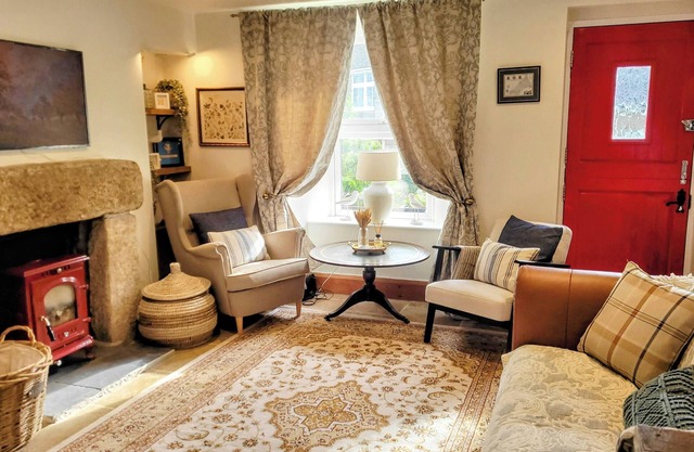 Stylish 2 bedroom cottage - garden and parking - walking distance from Mousehole