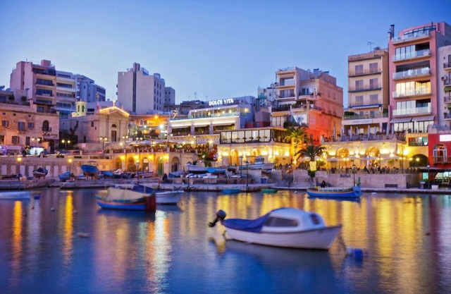 Stylish 2BR Apartment in Central St Julians