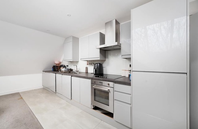 Stylish 2BR flat in Ickenham