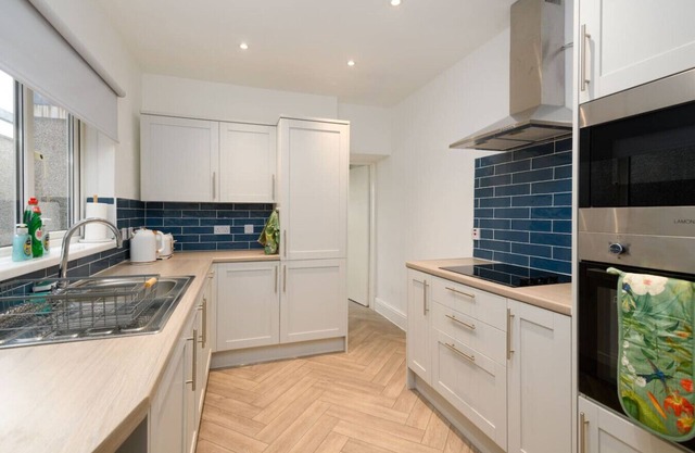 Stylish 3-Bed Home in Skewen