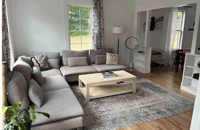 Stylish 3-Bedroom Home in the Village of Warwick