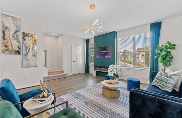 Stylish 3 Bedroom Townhome w/King Bed & Private Lake Access!