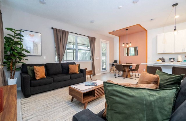 Stylish 3BR Game Room 20 min to Disney + Resort