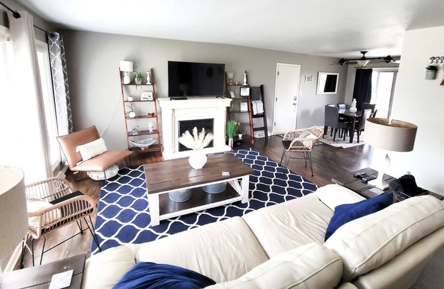 Stylish 4 Bdr 2 Bth 4 Fireplace Home Luxury Oasis