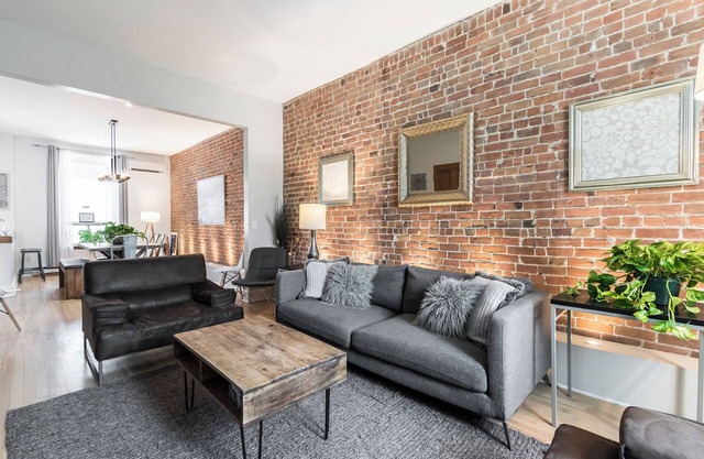 Stylish 4BDR Downtown Montreal Home - Brick Walls & Cozy Vibes